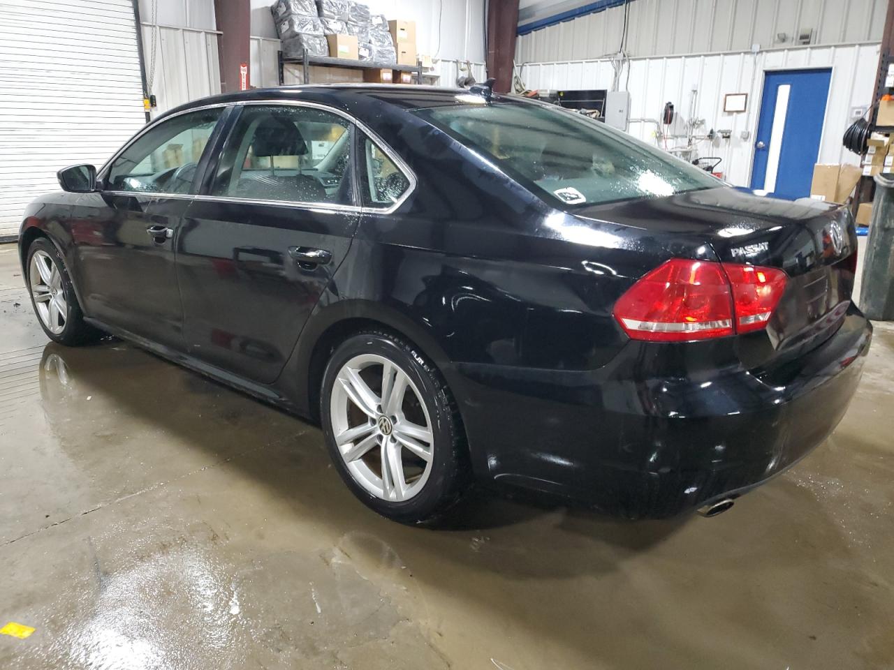 2014 Volkswagen Passat - Image 2