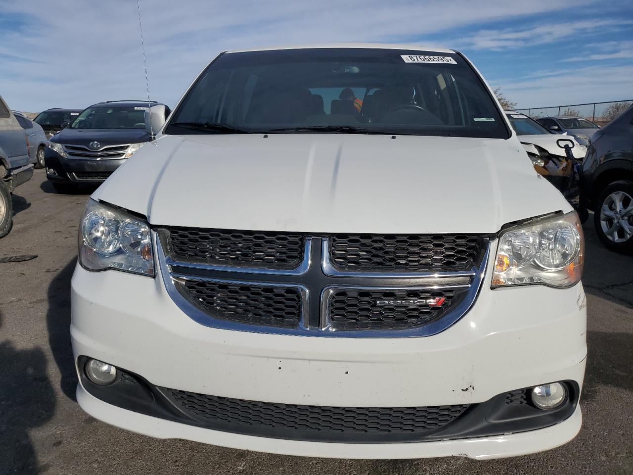 2017 Dodge Caravan - Image 5