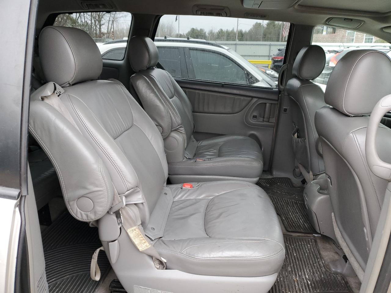 2007 Toyota Sienna - Image 11