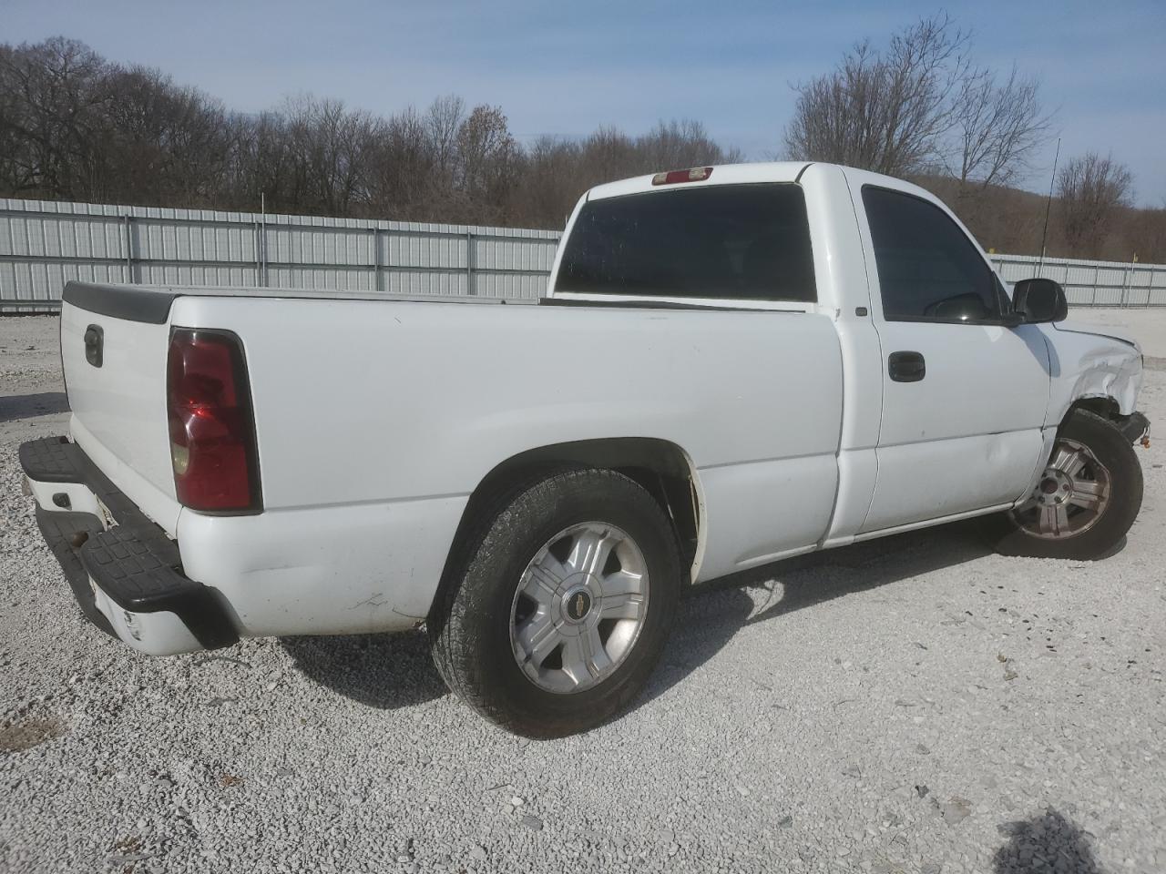 2005 Chevrolet Silverado - Image 3