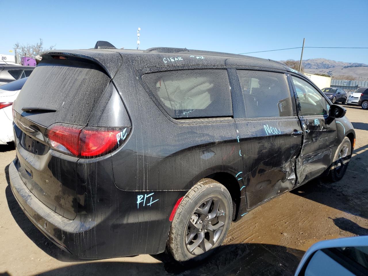 2020 Chrysler Pacifica - Image 3