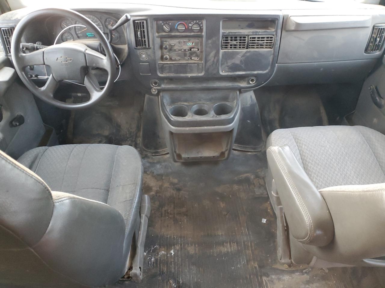 2005 Chevrolet Express - Image 8