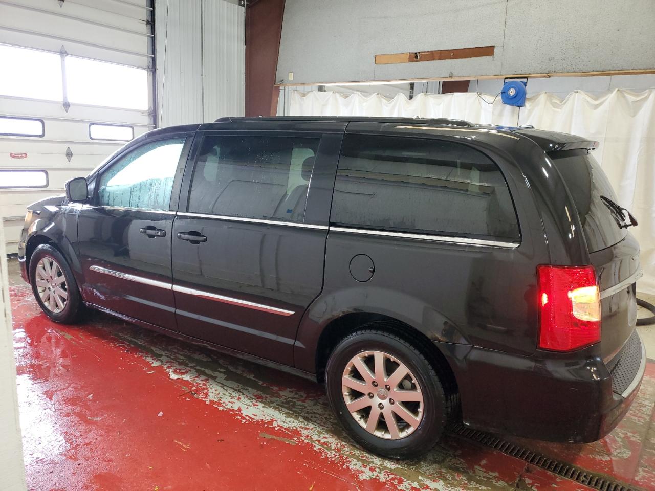 2015 Chrysler Town & Country - Image 2