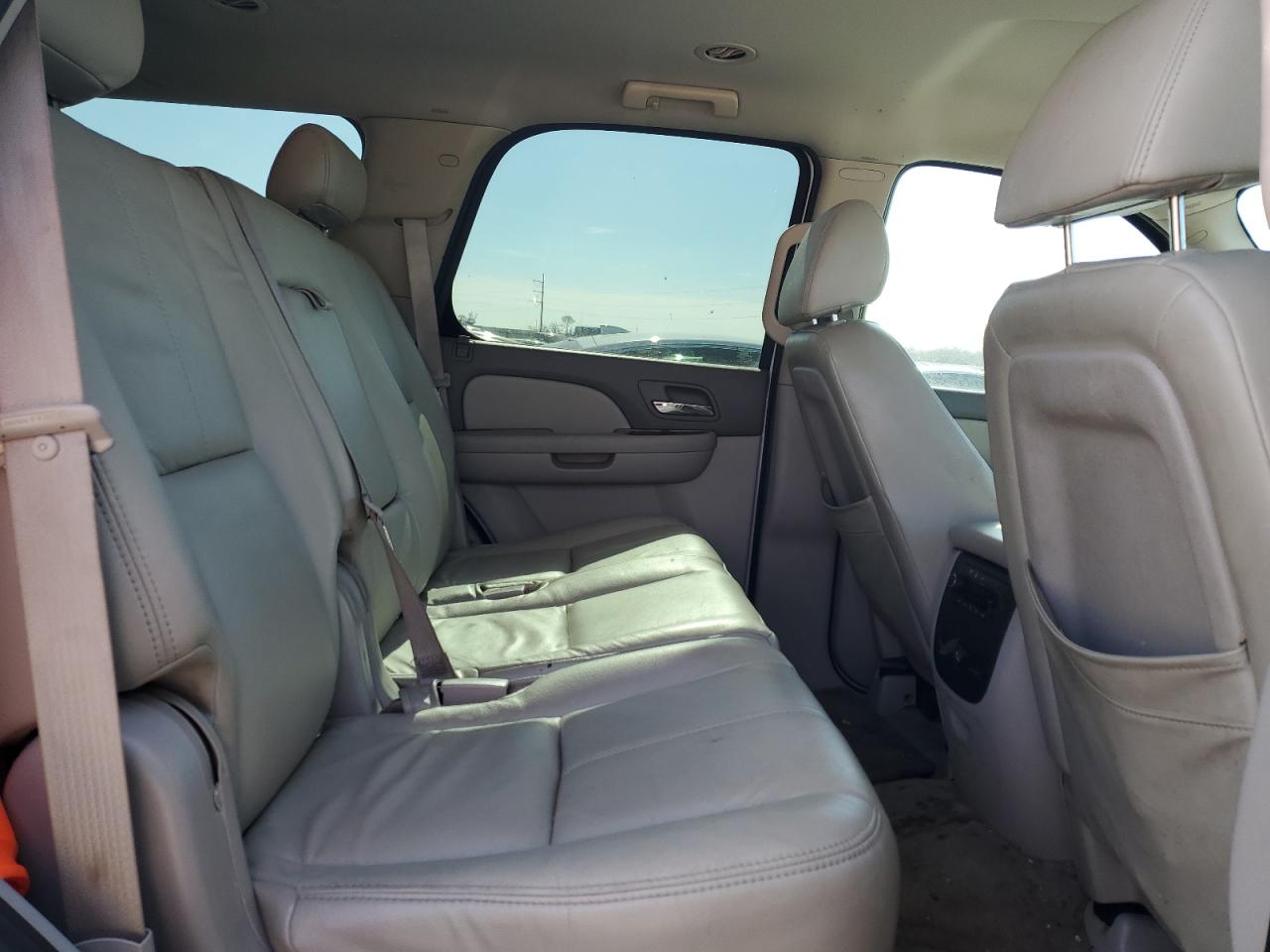 2009 Chevrolet Tahoe - Image 11