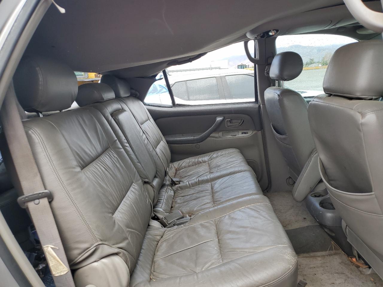 2003 Toyota Sequoia - Image 11