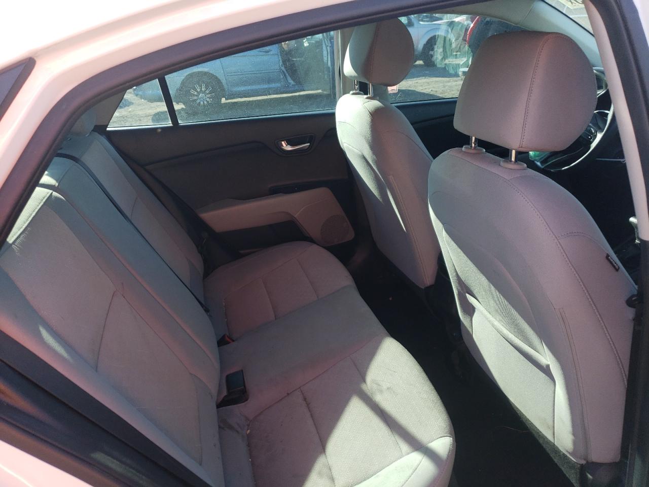 2018 Kia Rio - Image 10