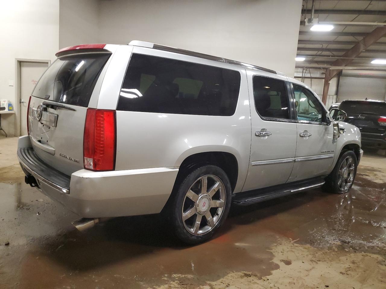2011 Cadillac Escalade - Image 3