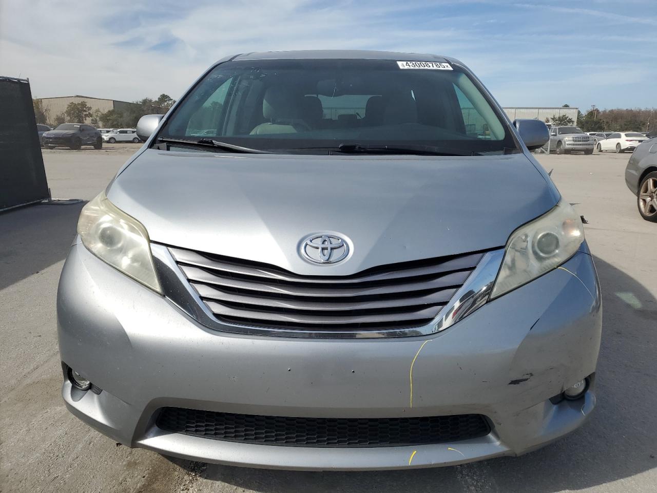 2016 Toyota Sienna - Image 5
