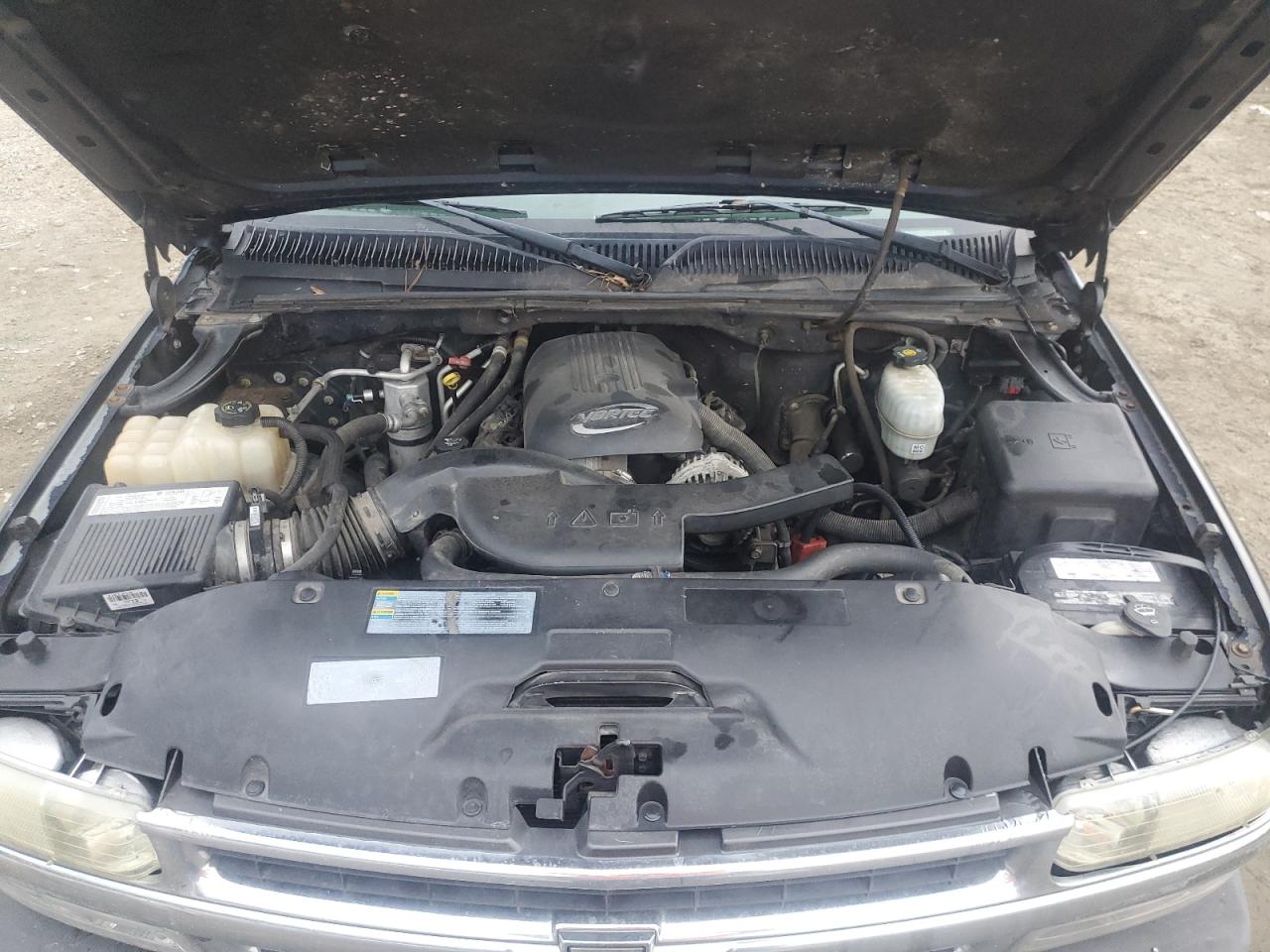 2005 Chevrolet Suburban - Image 13