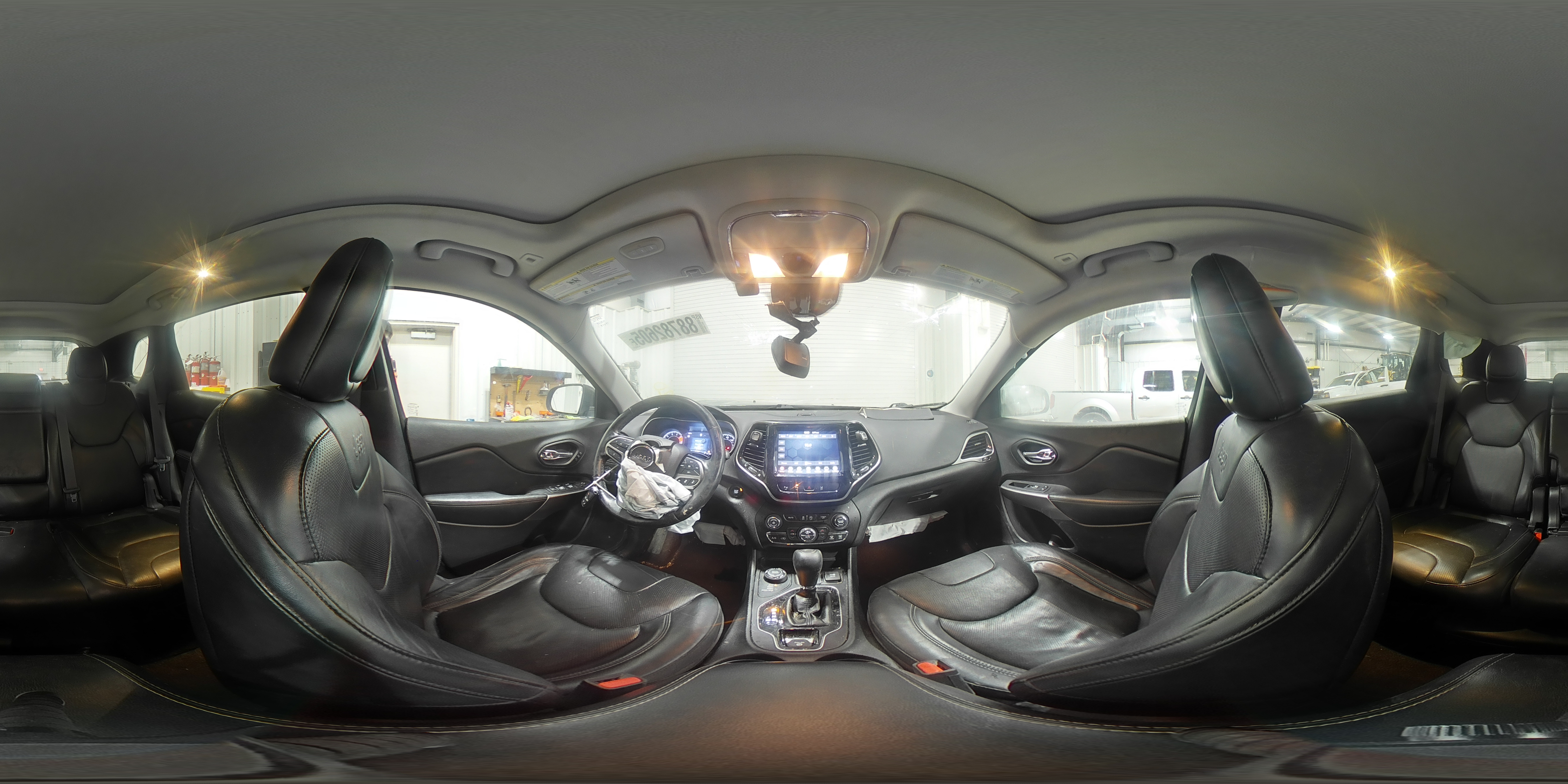 2019 Jeep Grand Cherokee - Image 13