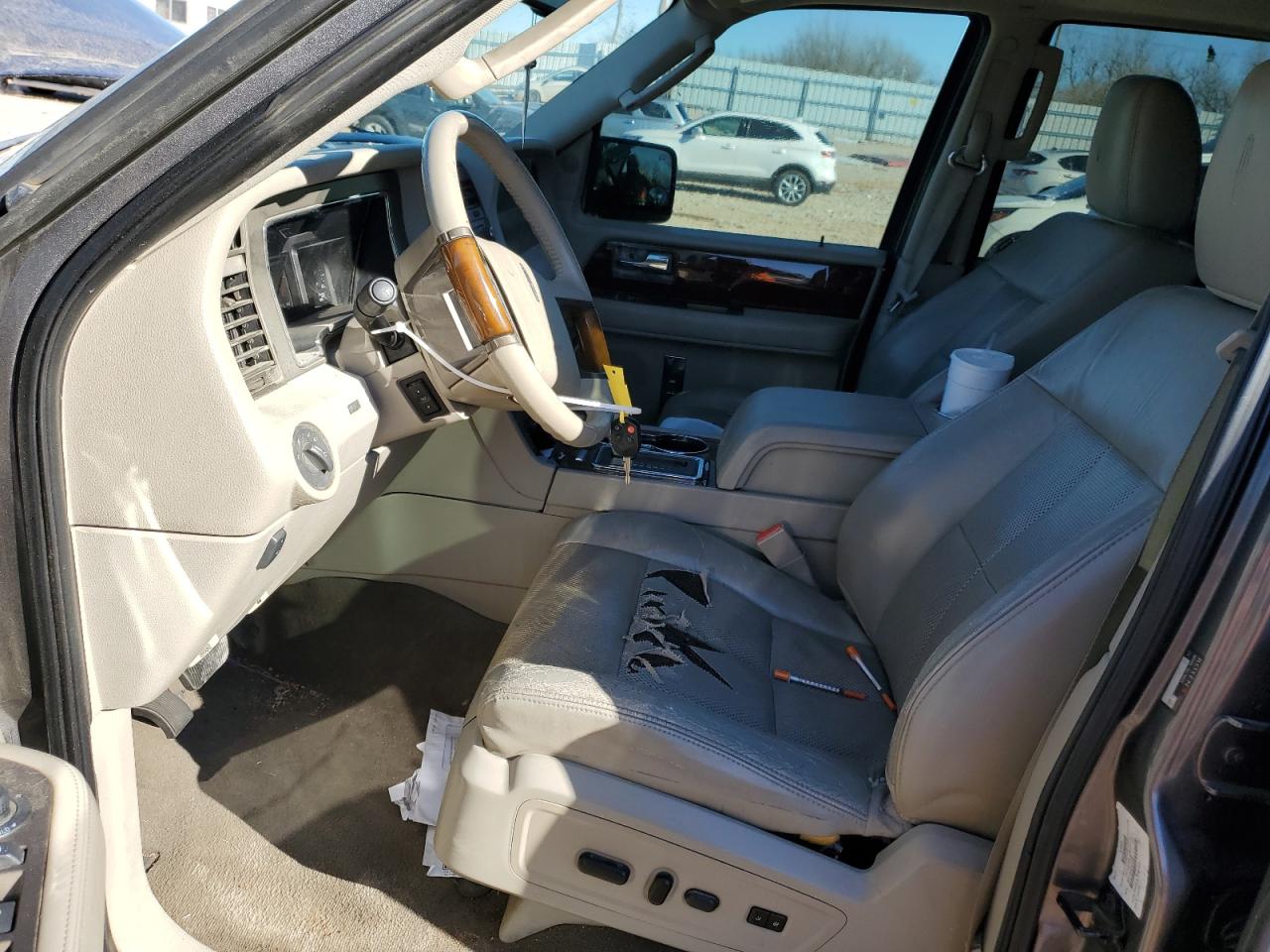 2011 Lincoln Navigator - Image 7