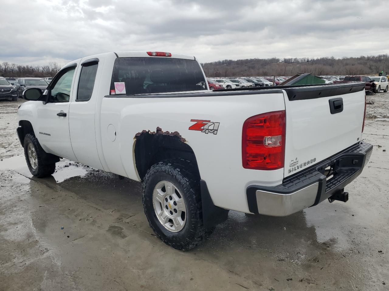 2009 Chevrolet Silverado - Image 2