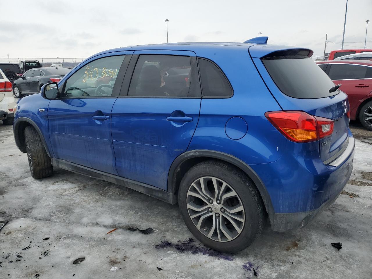 2017 Mitsubishi Outlander - Image 2