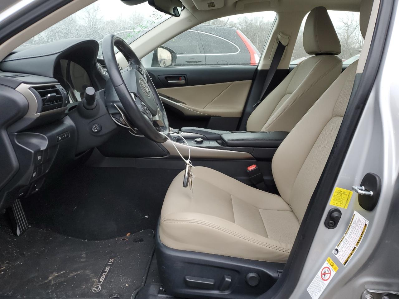 2019 Lexus IS - Image 7