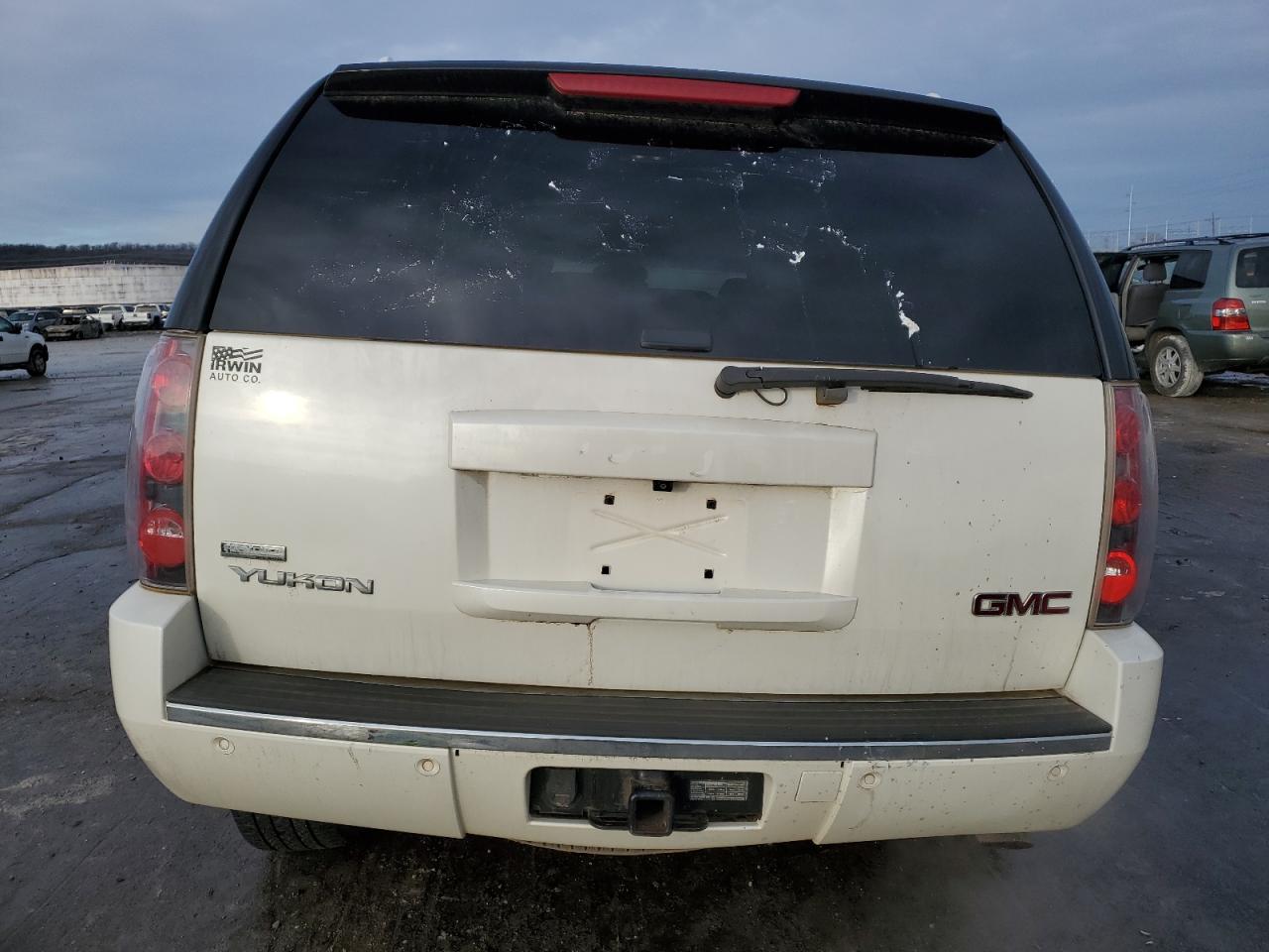 2011 GMC Yukon - Image 6