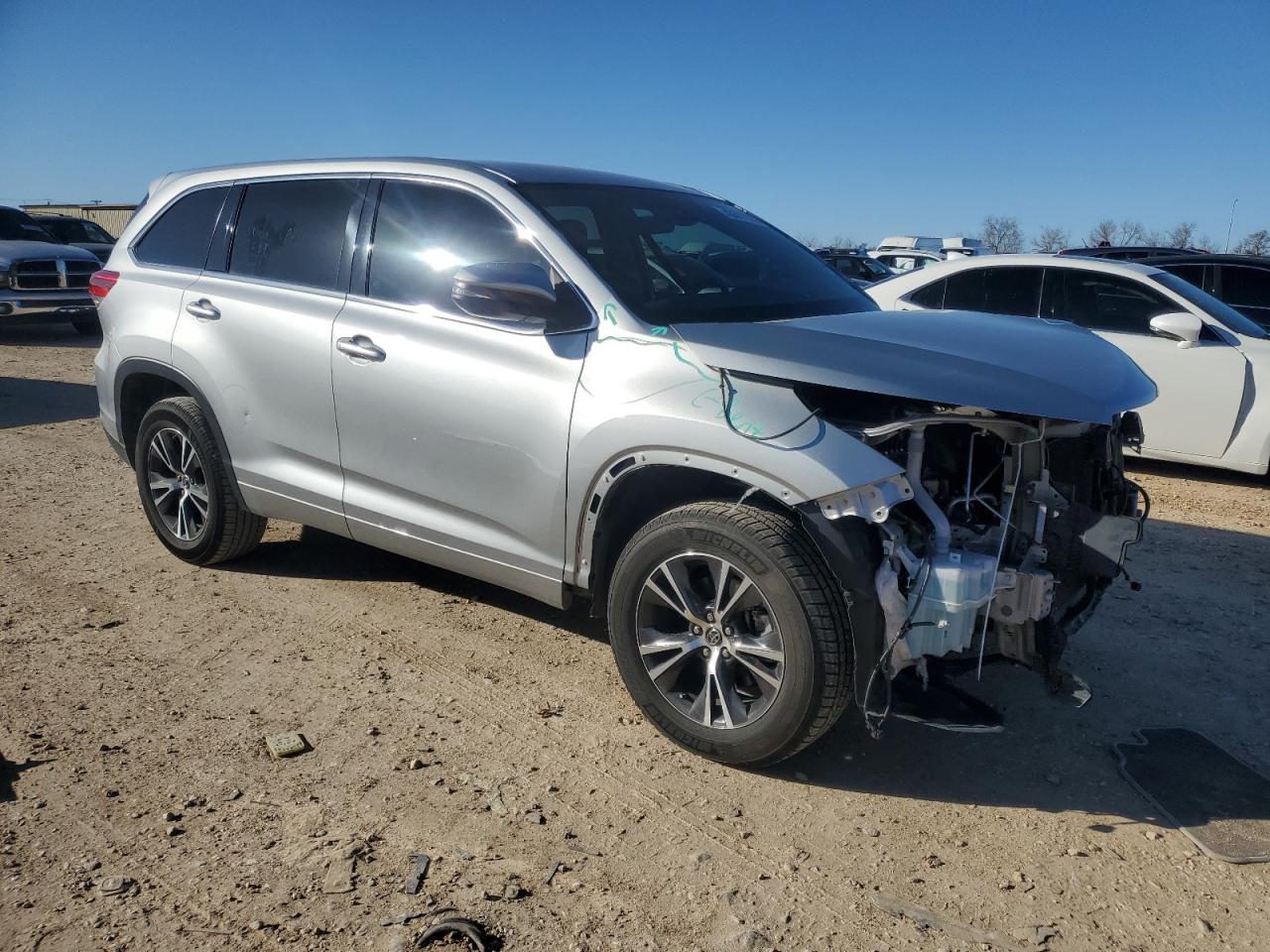 2017 Toyota Highlander - Image 4