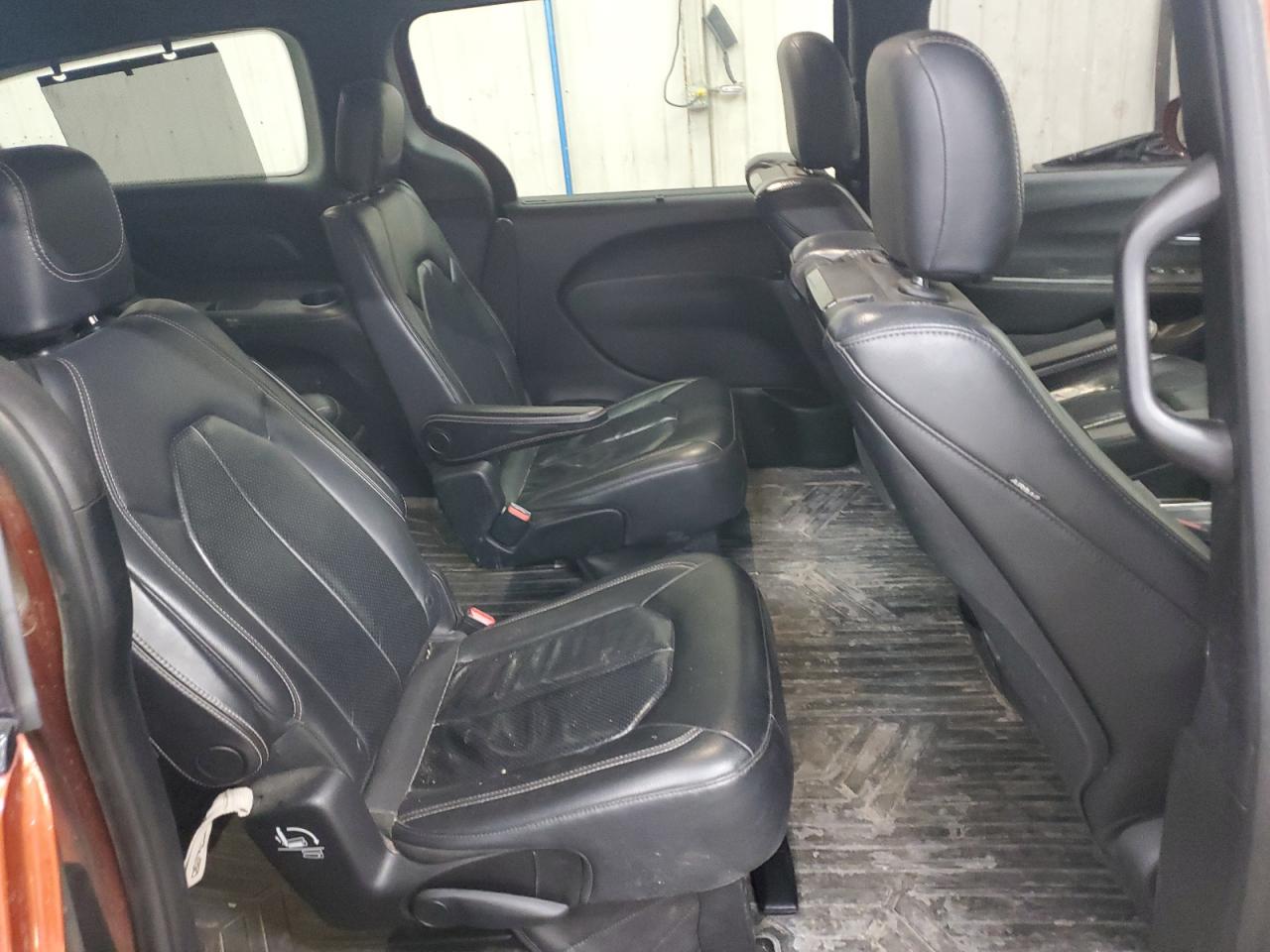 2018 Chrysler Pacifica - Image 11