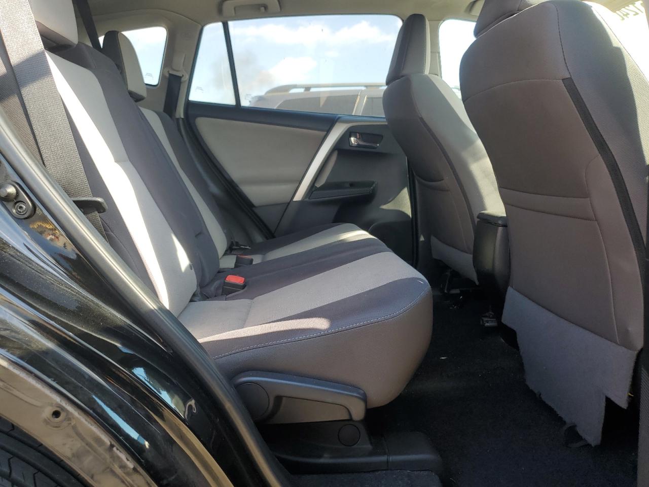 2015 Toyota RAV 4 - Image 11