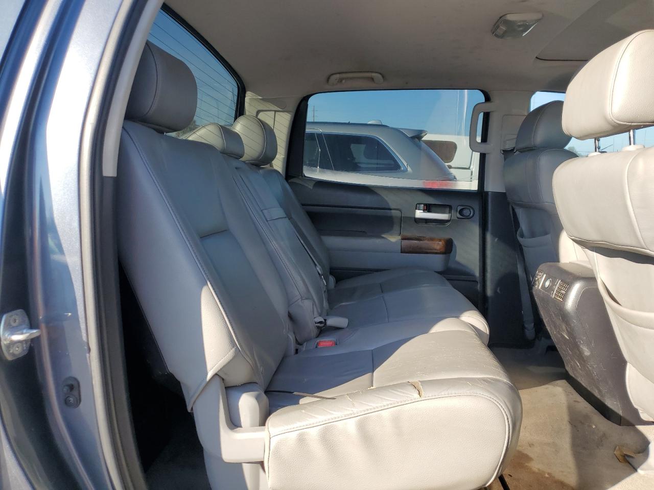 2010 Toyota Tundra - Image 10