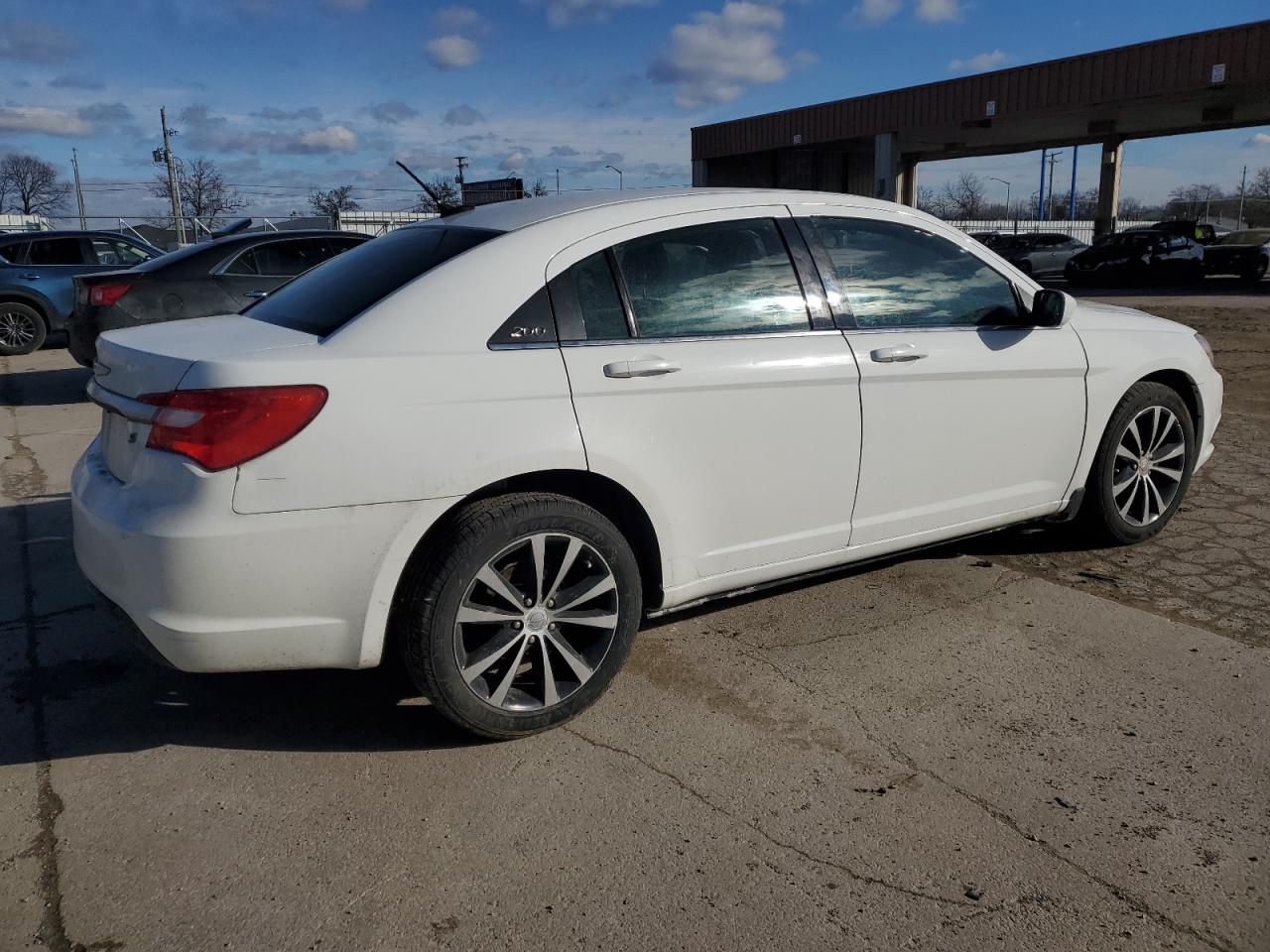 2013 Chrysler 200 - Image 3