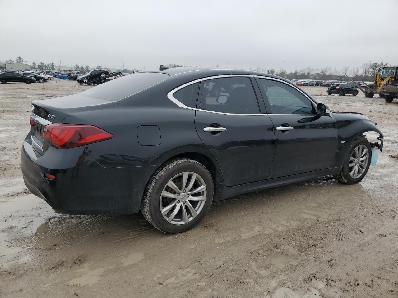 2018 Infiniti Q70 - Image 3