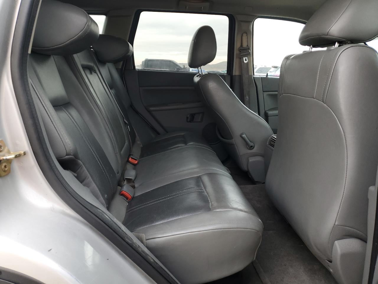2006 Jeep Grand Cherokee - Image 10