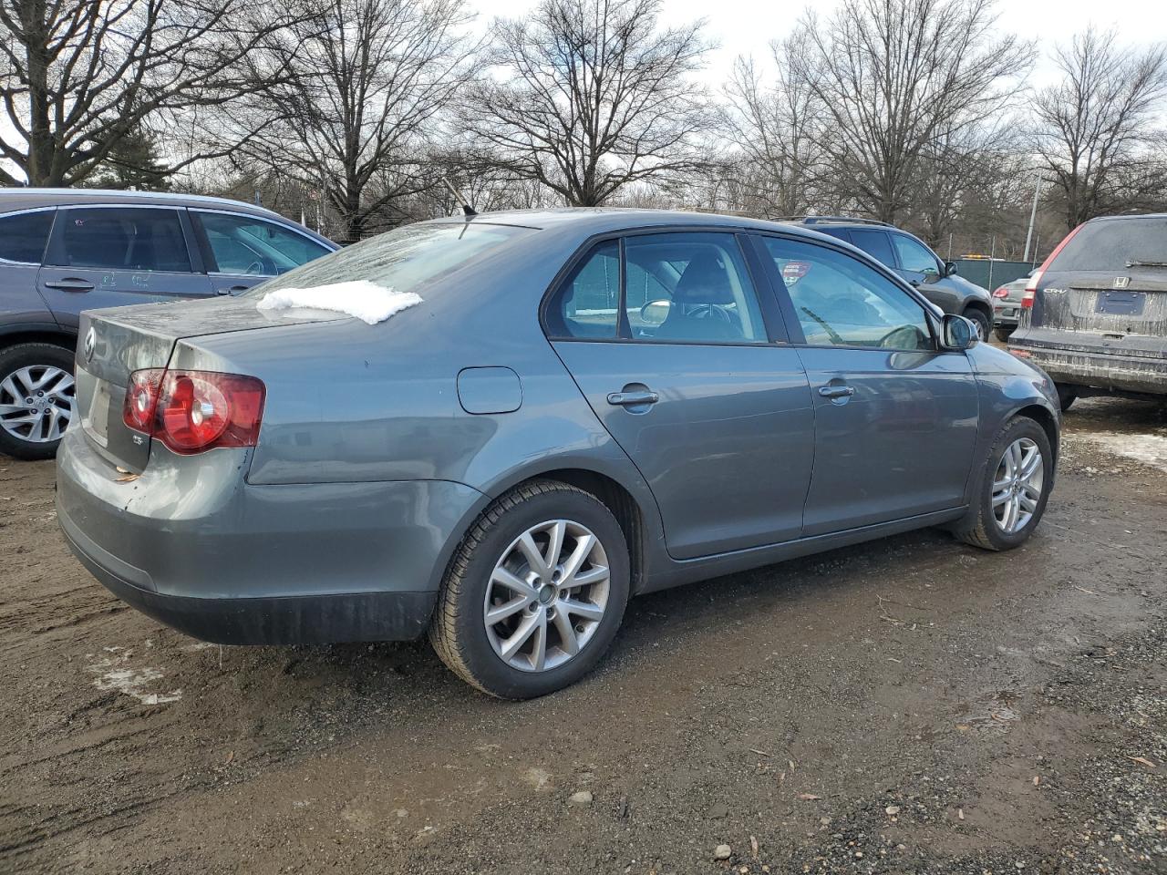 2010 Volkswagen Jetta - Image 3