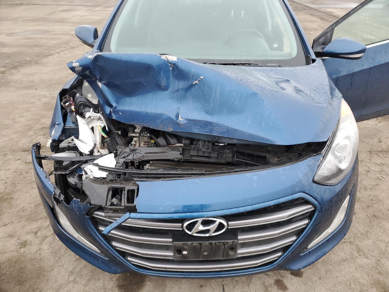 2016 Hyundai Elantra - Image 12