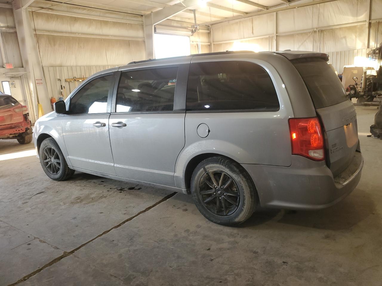 2019 Dodge Caravan - Image 2
