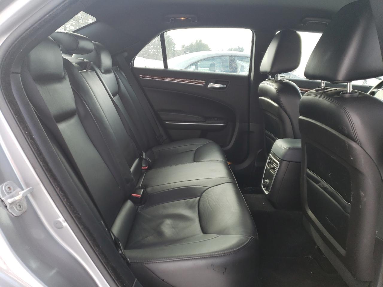 2013 Chrysler 300 - Image 10