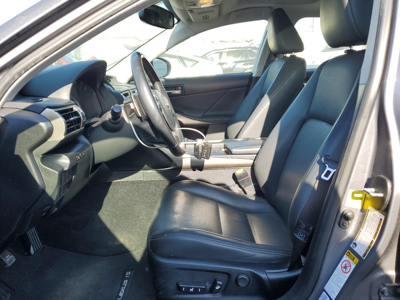 2015 Lexus IS - Image 7