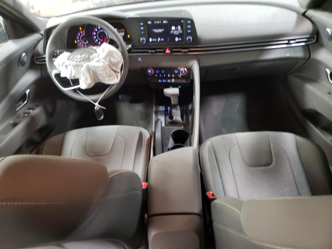2023 Hyundai Elantra - Image 8