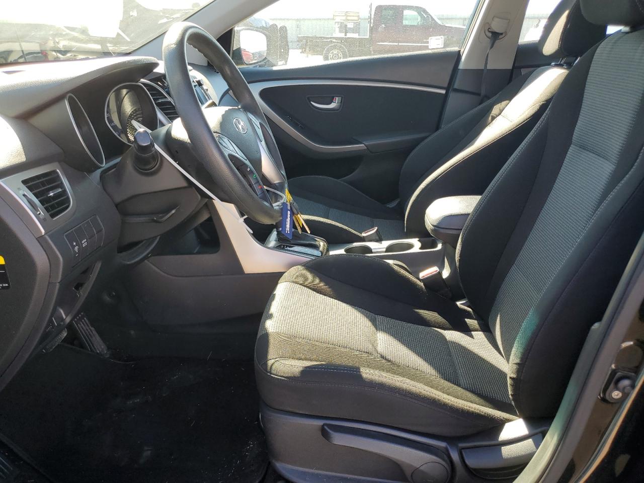 2017 Hyundai Elantra - Image 7