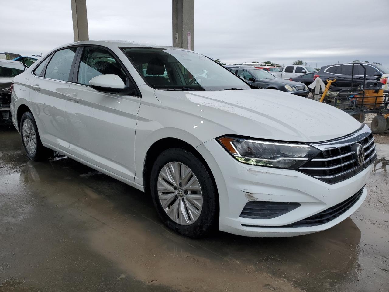 2019 Volkswagen Jetta - Image 4