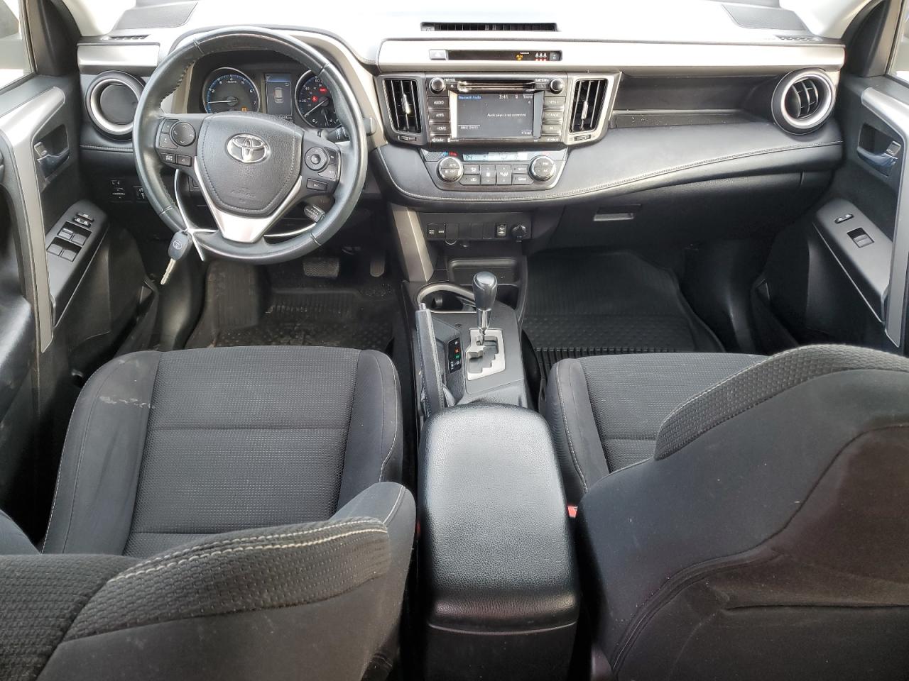 2017 Toyota RAV 4 - Image 8