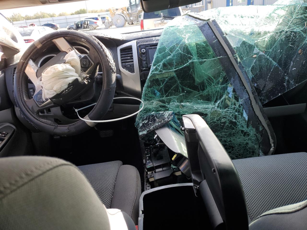 2015 Toyota Tacoma - Image 8