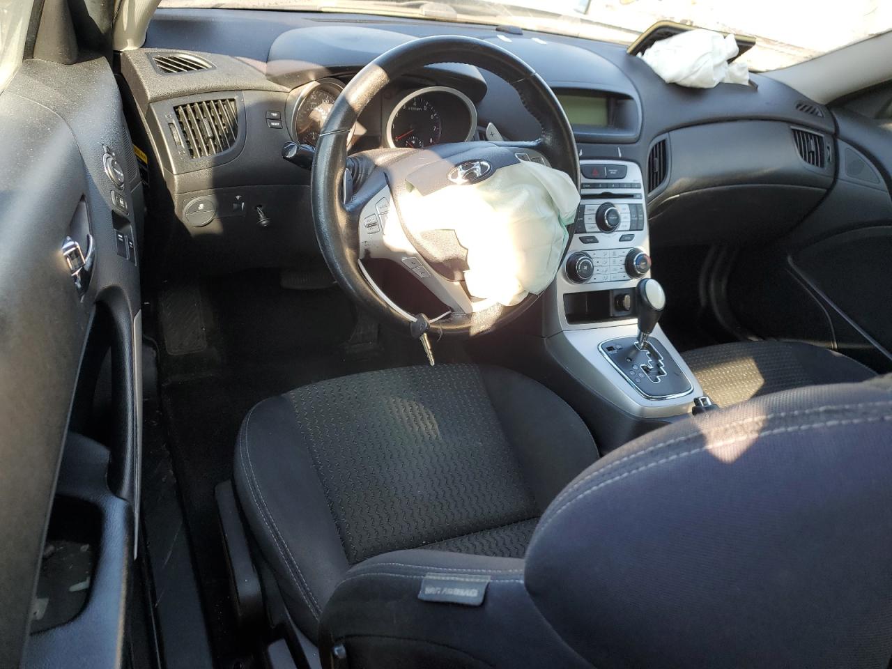 2010 Hyundai Genesis - Image 8
