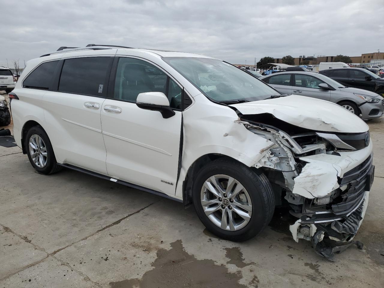 2021 Toyota Sienna - Image 4