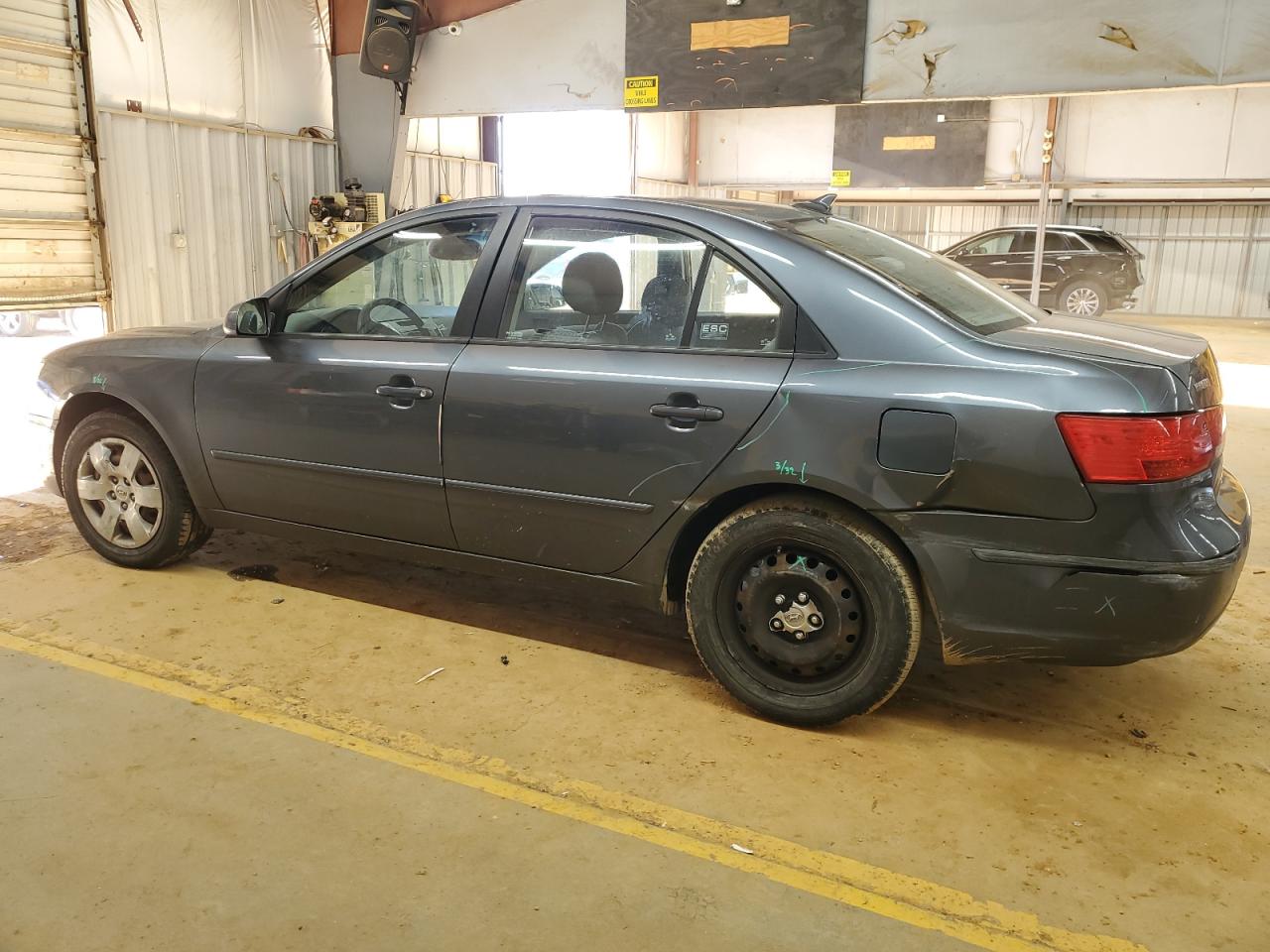 2010 Hyundai Sonata - Image 2