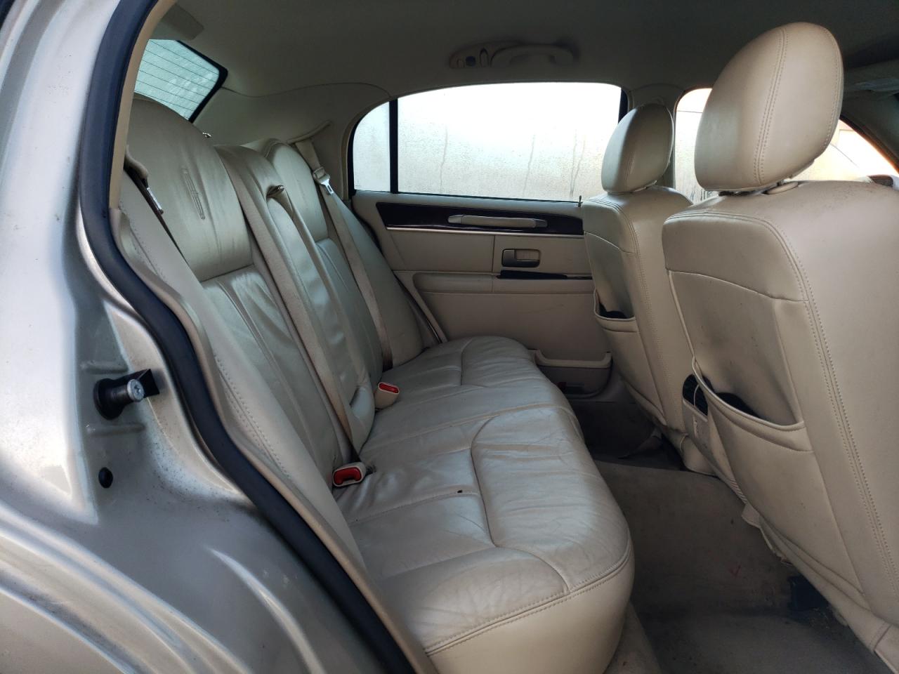 2010 Lincoln Town Car Signature Limited VIN: 2LNBL8CV0AX620979 Lot: 88498655