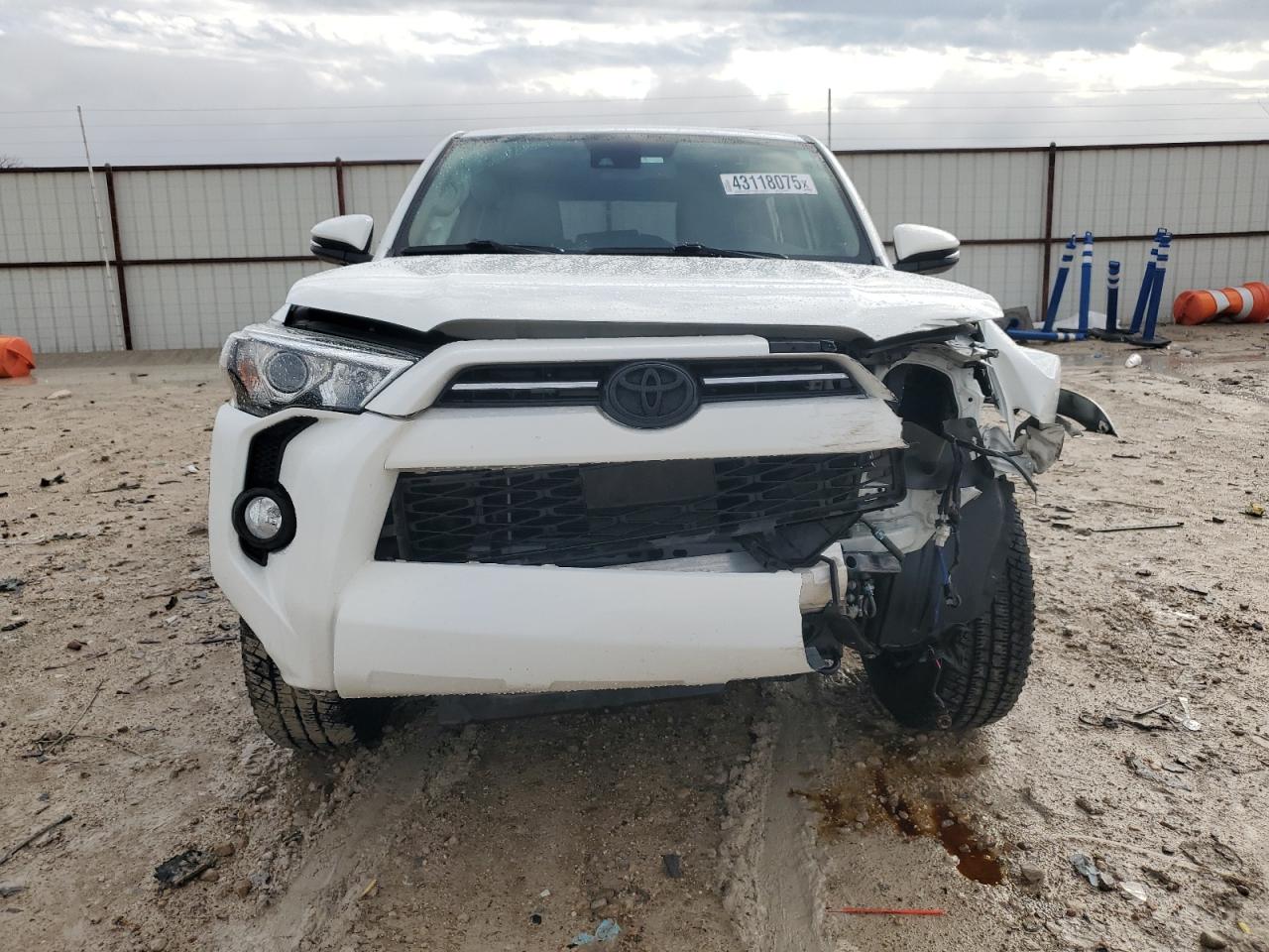 2020 Toyota 4Runner - Image 5