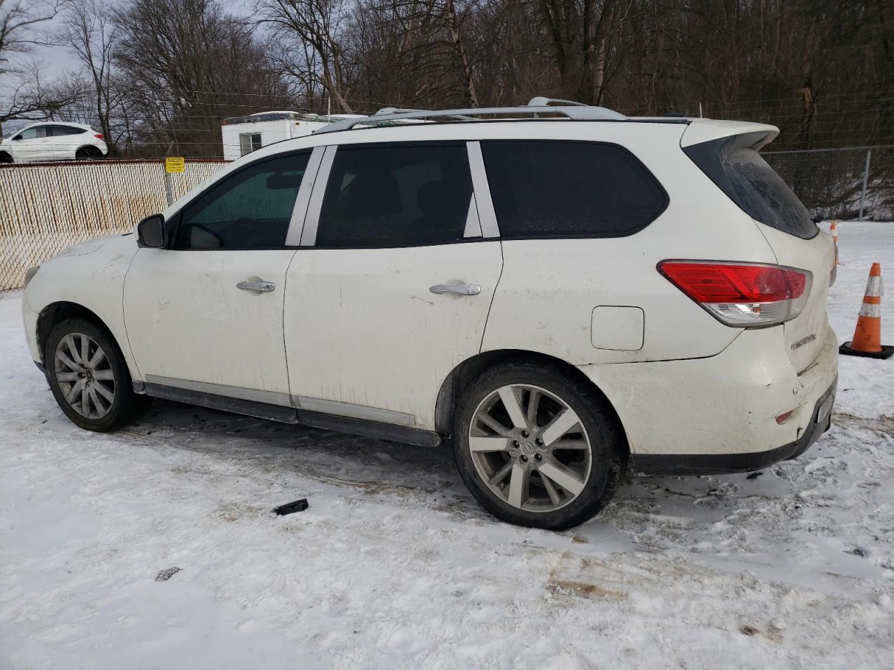 2013 Nissan Pathfinder - Image 2