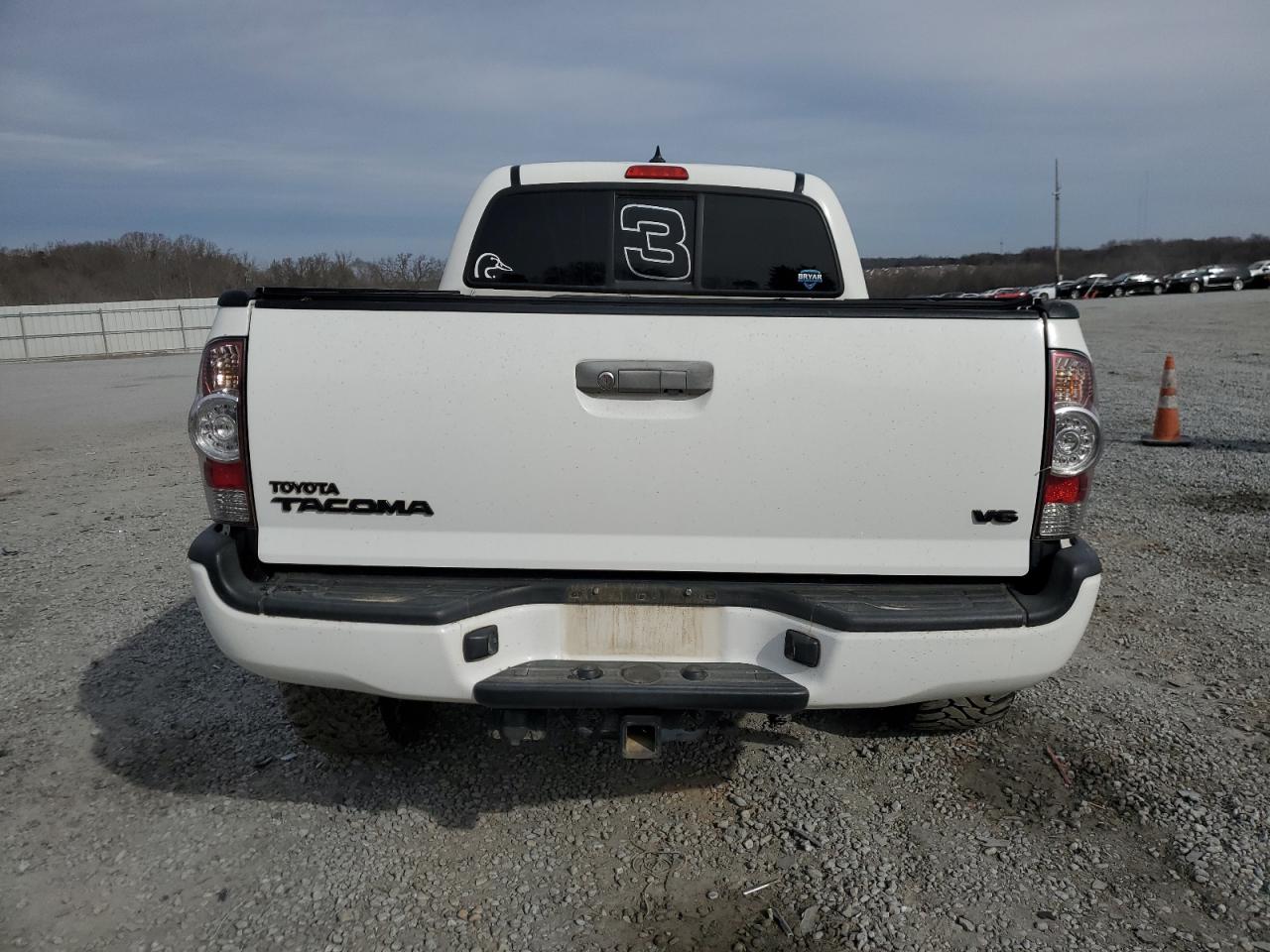 2015 Toyota Tacoma - Image 6