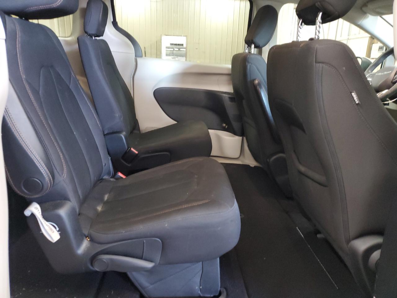 2017 Chrysler Pacifica - Image 11