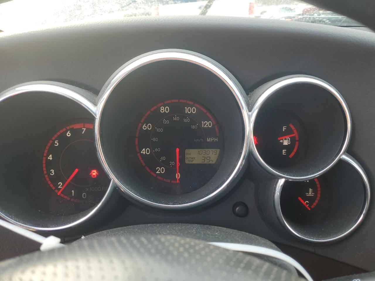 2004 Pontiac Vibe - Image 9