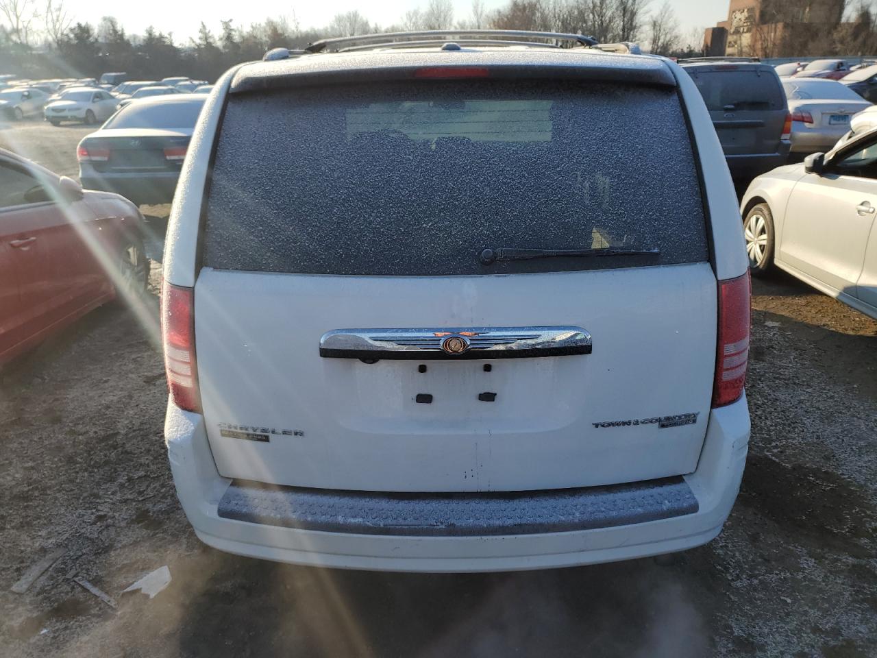 2010 Chrysler Town & Country - Image 6