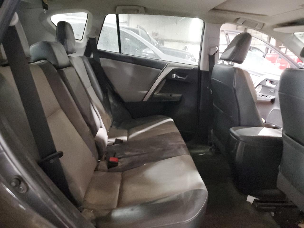 2015 Toyota RAV 4 - Image 11