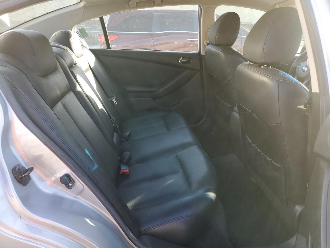 2010 Nissan Altima - Image 10