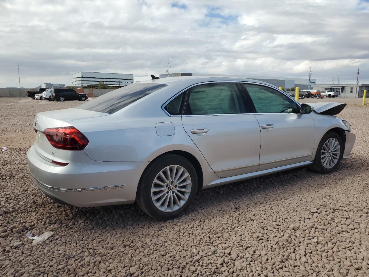 2017 Volkswagen Passat - Image 3