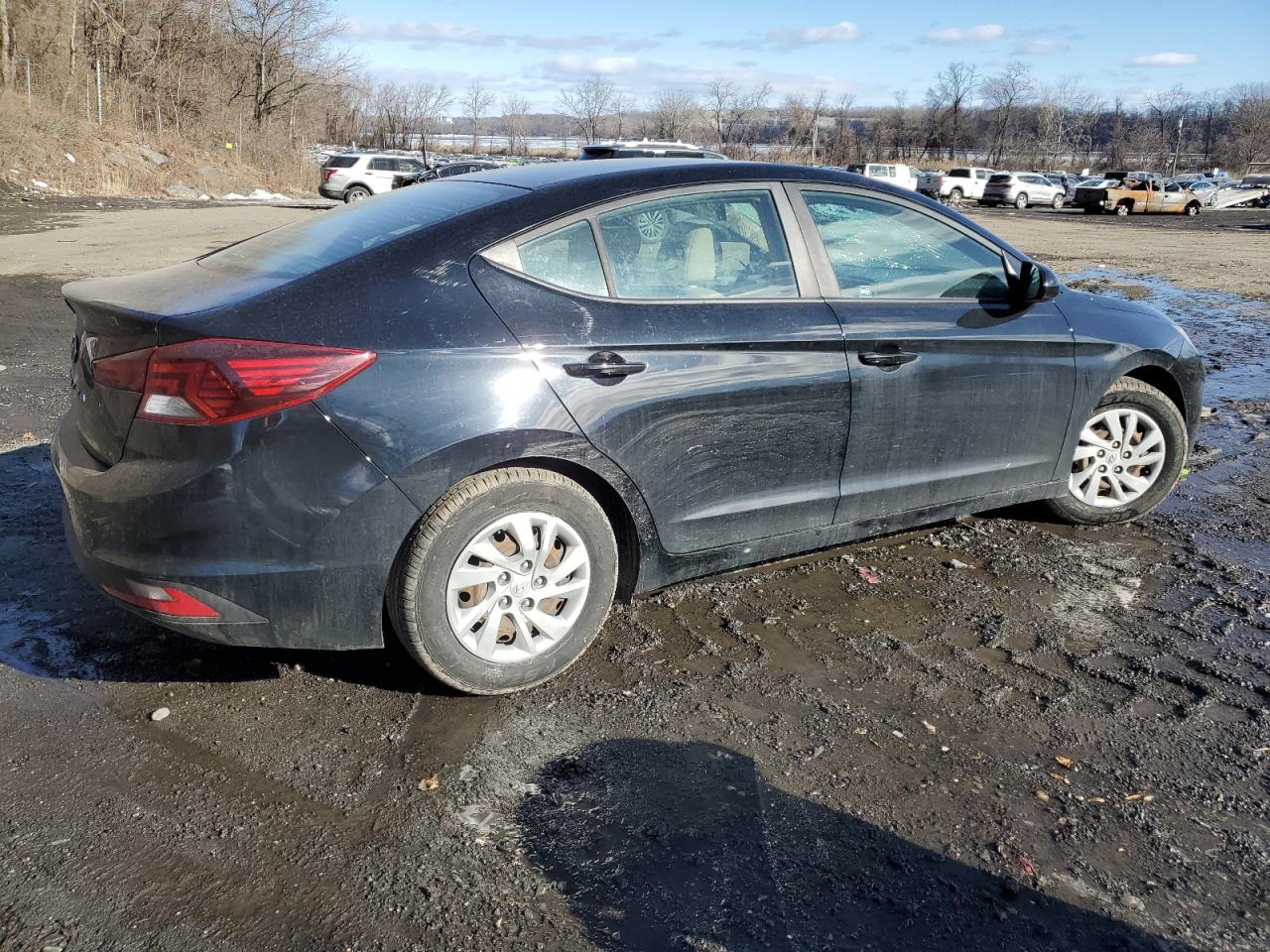 2019 Hyundai Elantra - Image 3